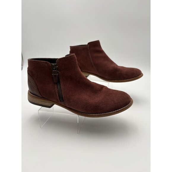 Clarks Artisan Ankle Booties Womens 9 M Burgundy Side Zip Low Heel - Picture 2 of 12